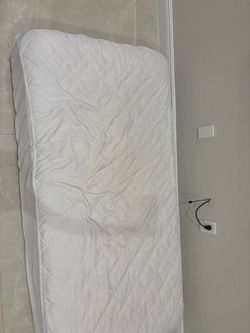Simmons Beautyrest Royalty Twin Mattress – Do Not Disturb, With Cover - Hardly Used