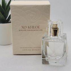KHLOÉ KARDASHIAN
 
XO KHLOÉ 1 fl