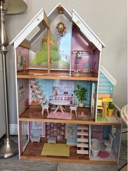 4’ Tall doll house