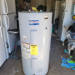 Electric Water Heater 50 Gal In Good Condition And Warranty Works Great 
