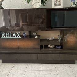 European High Gloss Wall Unit