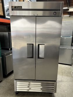 2 Door True T-35 Refrigerator NSF stainless steel cooler upright reach in on wheels 54” 35cu ft  works great