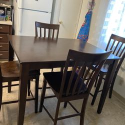 Dining Table/ Comedor 