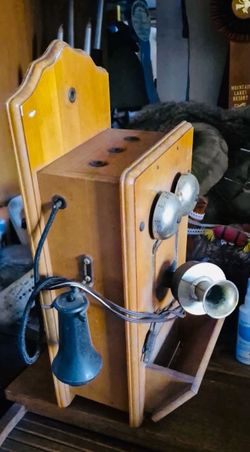Vintage 1960s Master's Art RT-200 Wall Telephone AM Radio – Novelty Tube Radio, Wooden