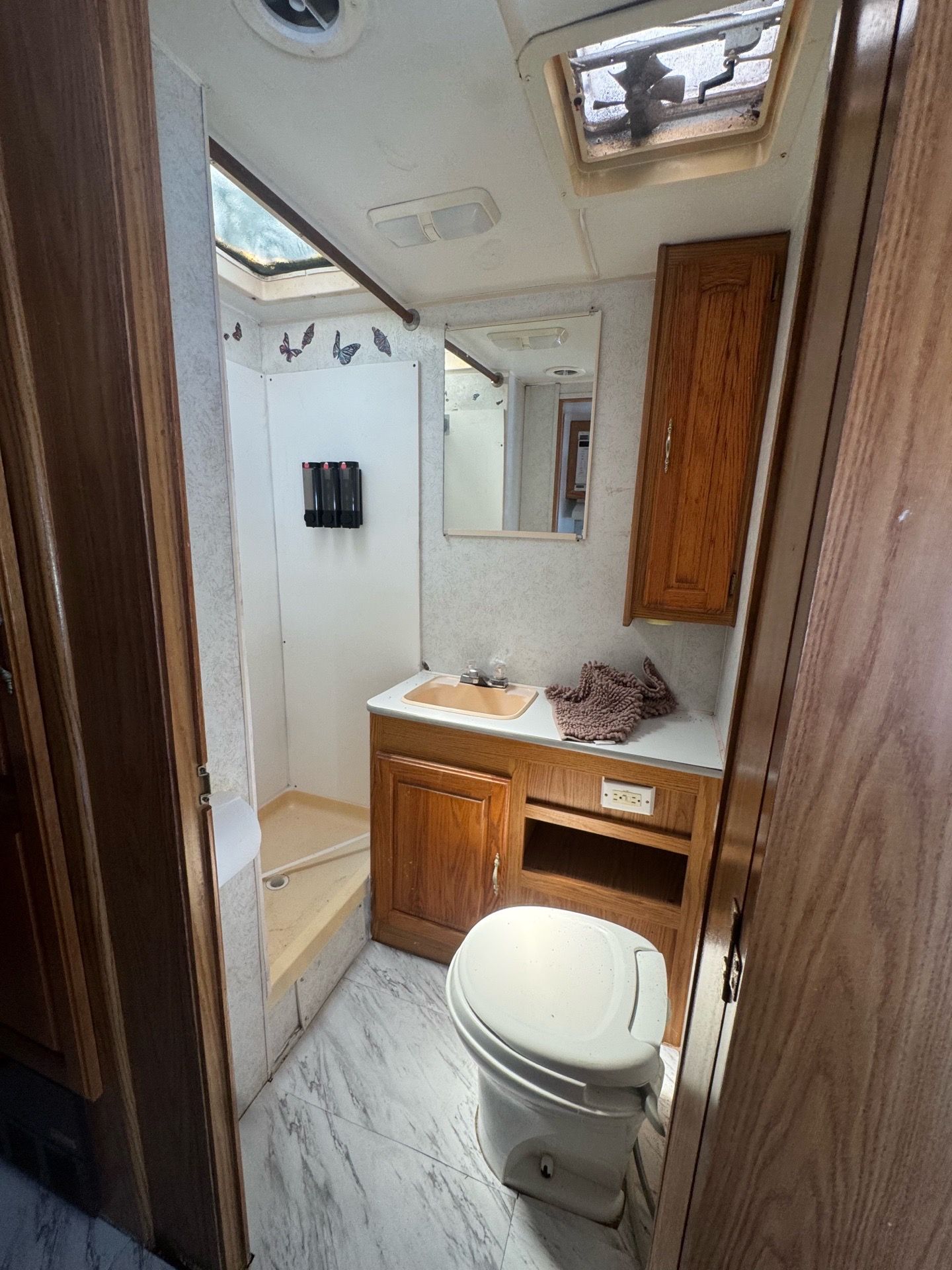 2000 Rv for sale very good condition for Sale in Hollywood, FL - OfferUp