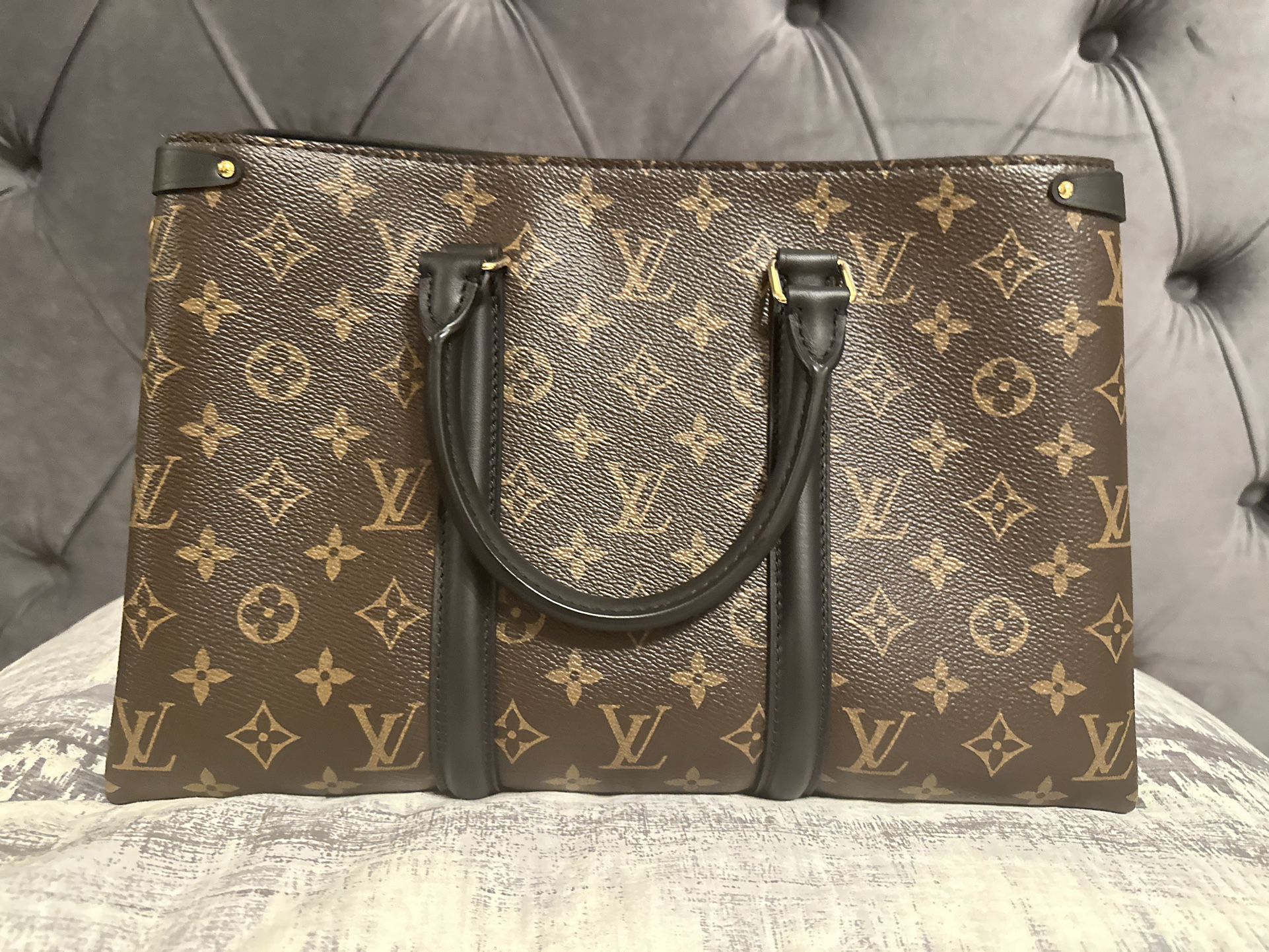 Louis Vuitton Soufflot “MM” for Sale in Las Vegas, NV - OfferUp