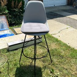 Set of 4 Modern Gray Bar Stool Chairs – Great Condition