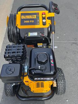 DEWALT 3400 PSI 2.5 GPM Gas Cold Water Pressure Washer with Electric Start Engine
