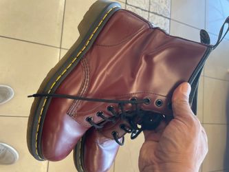 Dr martens boots for sale.  Mens 7 and women’s 9.