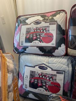 2 Sided Blankets With Pillow Shams & Available In Sizes: Queen & King