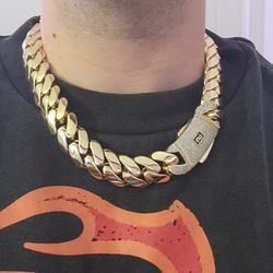 Monaco Chain 20mm Wide 50 cm Long 14k Gold Plated