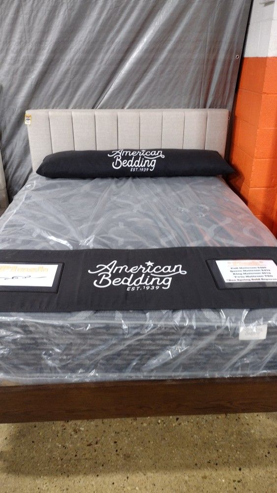 Mid Century Modern Style Queen Platform Bed (New)