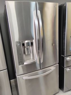 33"W stainless LG refrigerator with warranty Delivery Available fee depends on address 🛣️🏠🚛