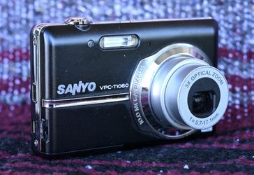 Sanyo Panasonic VPC-T1060 10MP Digital Camera Digicam 
