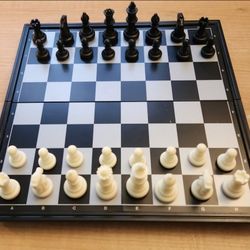 Magnetic Folding Chessboard 
