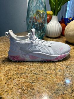 Puma brand new original shoe white /pink no box size 5 boys 6.5 lady