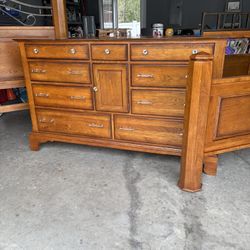 Harbor Home International Wood Queen Bedroom Set. VERY SOLID WOOD ..HEAVY ITEMS. Dresser, Mirror, Headboard, Footboard.