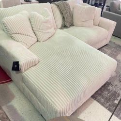 211 İvory Lindyn 2pc Sectional, Furniture Couch Livingroom Sofa