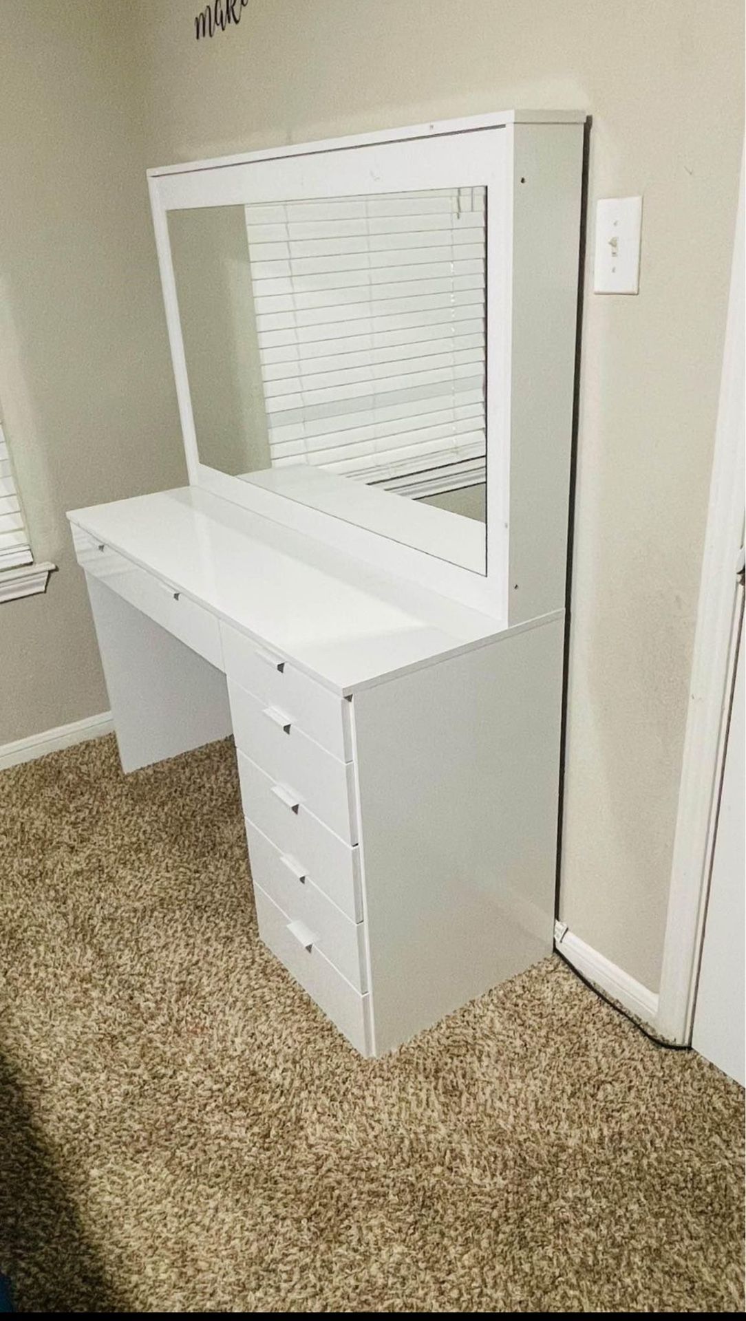 Vanity With Hollywood Lights