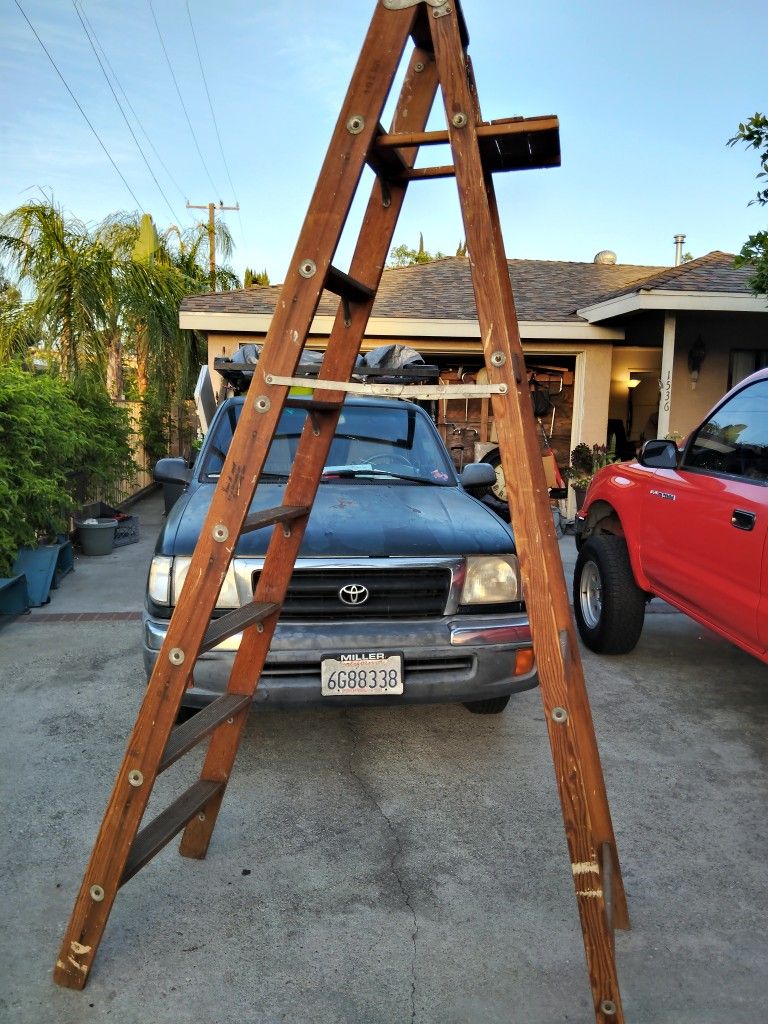 Escalera. Antigua. De. Pura. .. Madera. De. 8. Pies. ...No. ..Enterita. Todo. En. .Duarte