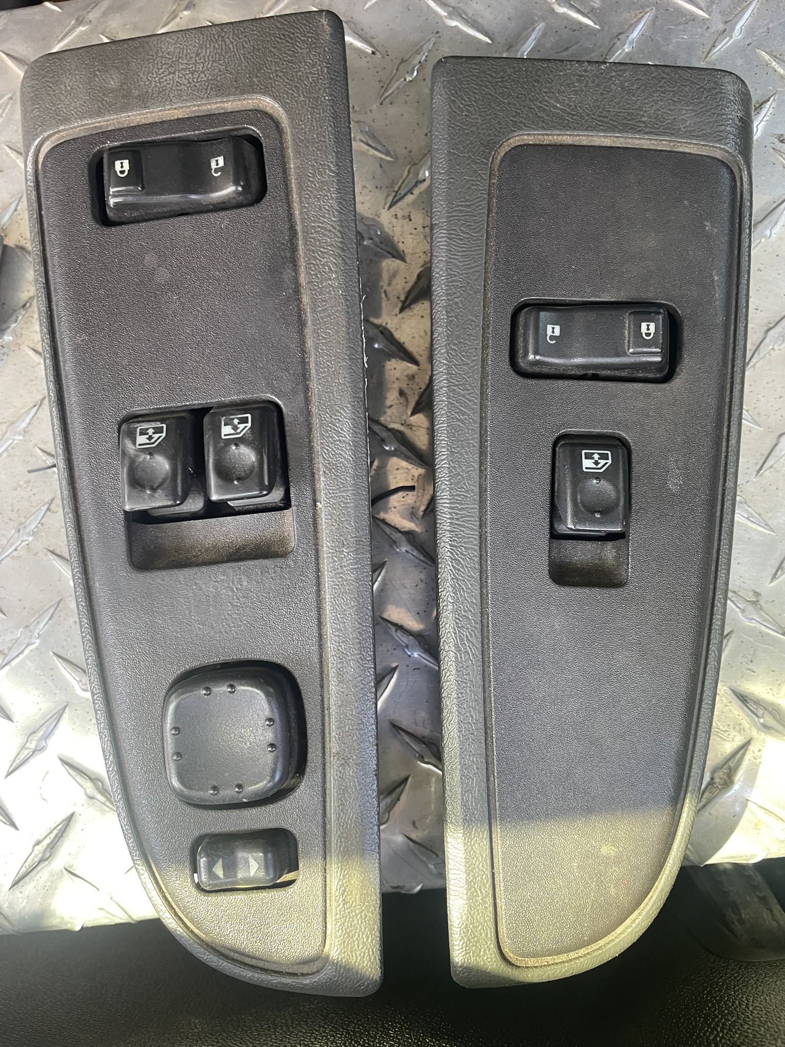 Chevy /gmc /silverado Or Sierra Door Panel Switches Fit 03-2007 Classic $99 Firm