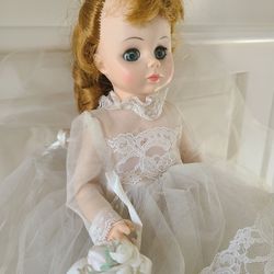 MADAME ALEXANDER Bride 14” Doll Auburn Hair & Blue eyes,Veil Wedding Dress Petticoat 