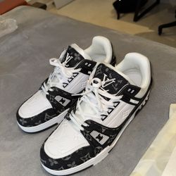 Size 11 LV Trainers Black And White Men’s