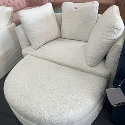 Sofa，$280