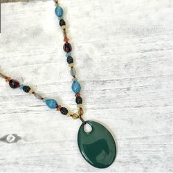 Green Beaded Pendant Necklace 