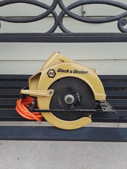 VINTAGE BLACK AND DECKER 7408 7 1/4 INCH CIRCULAR SAW