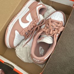 Nike nude dunks woman size 7.5 used