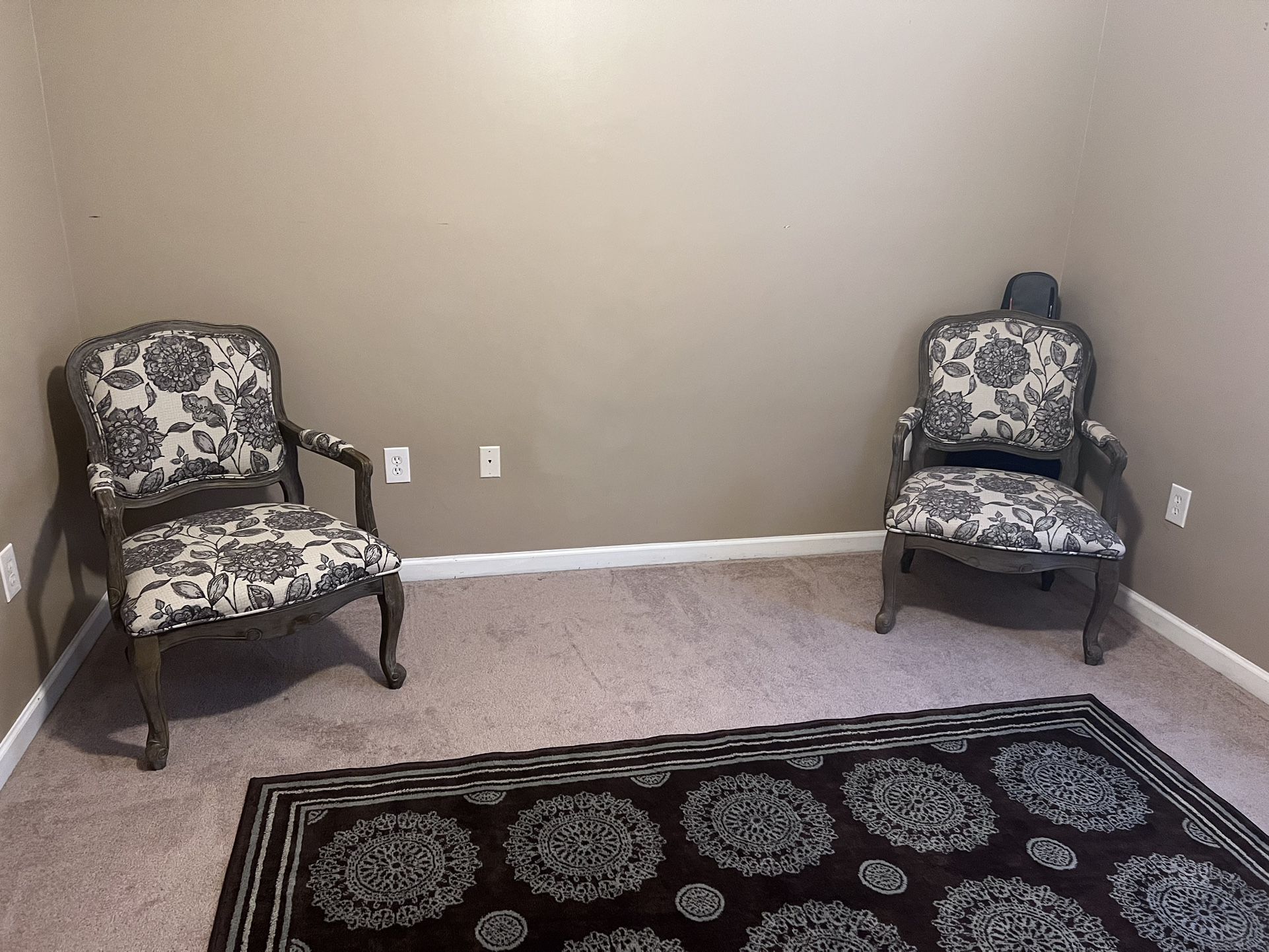 Rustic Gray Flower Set Of 2 Accent Chairs 