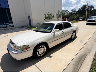 2011 Lincoln Town Car