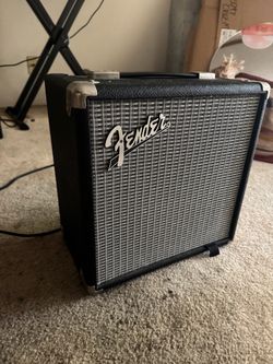 BASS AMP: Fender Rumble 15 fairly new