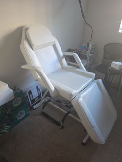 Excellent Massage & Cosmetology Chair for Sale