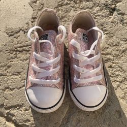 Size 10 Little Girl  Converse 