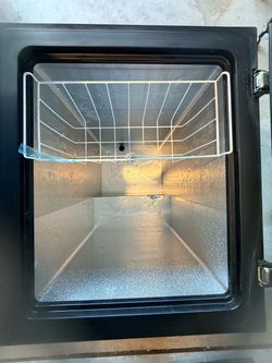 Compact Chest Freezer with Wire Basket