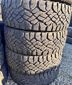 275/70/18 Goodyear Selling a set of 4 tires in excellent condition 🫡