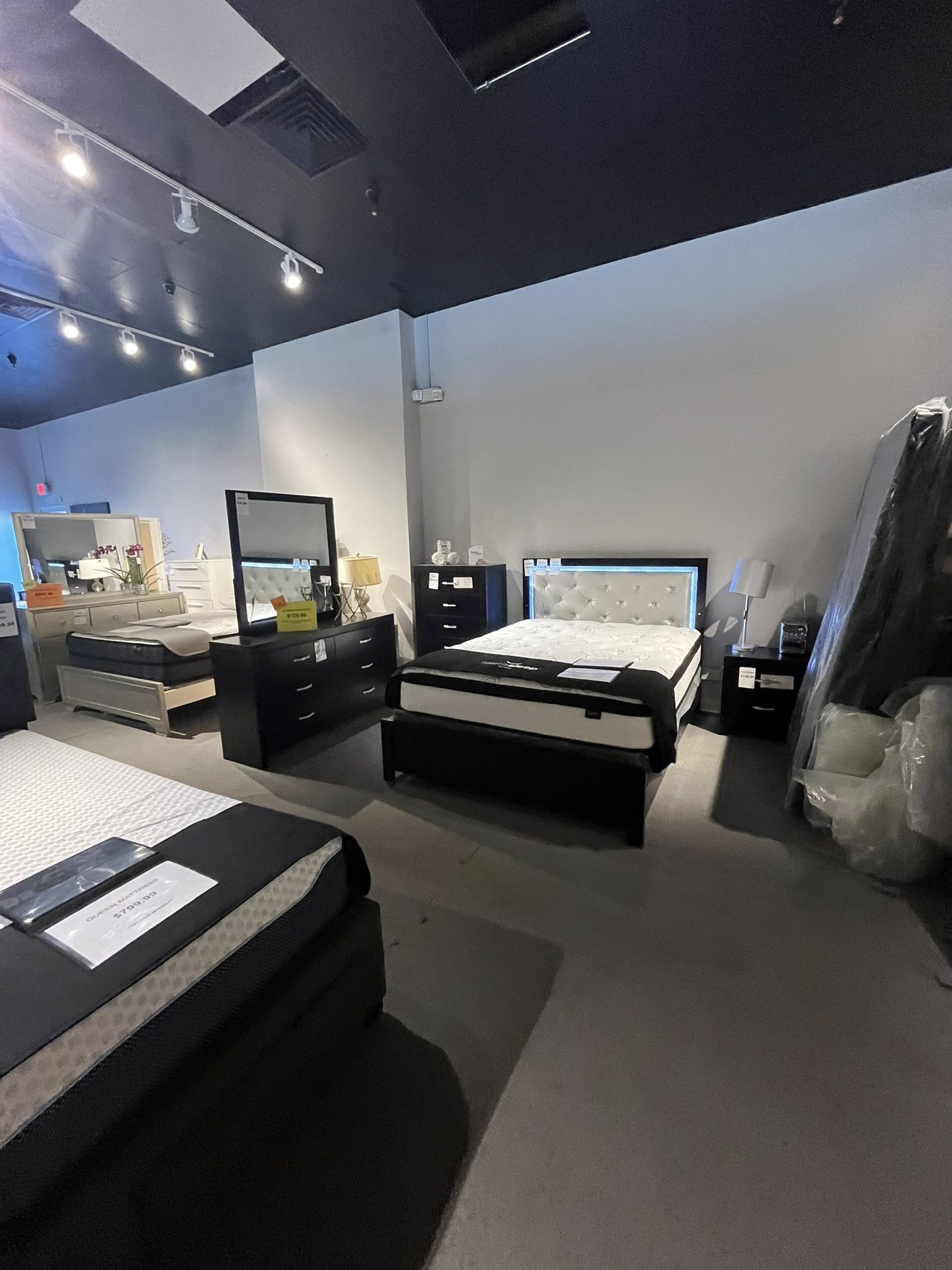 Black Queen 4PC Bedroom Set 