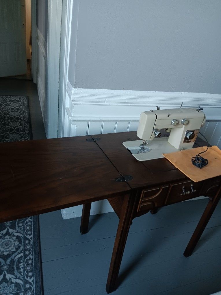 Vintage Zig Zag Sewing Machine