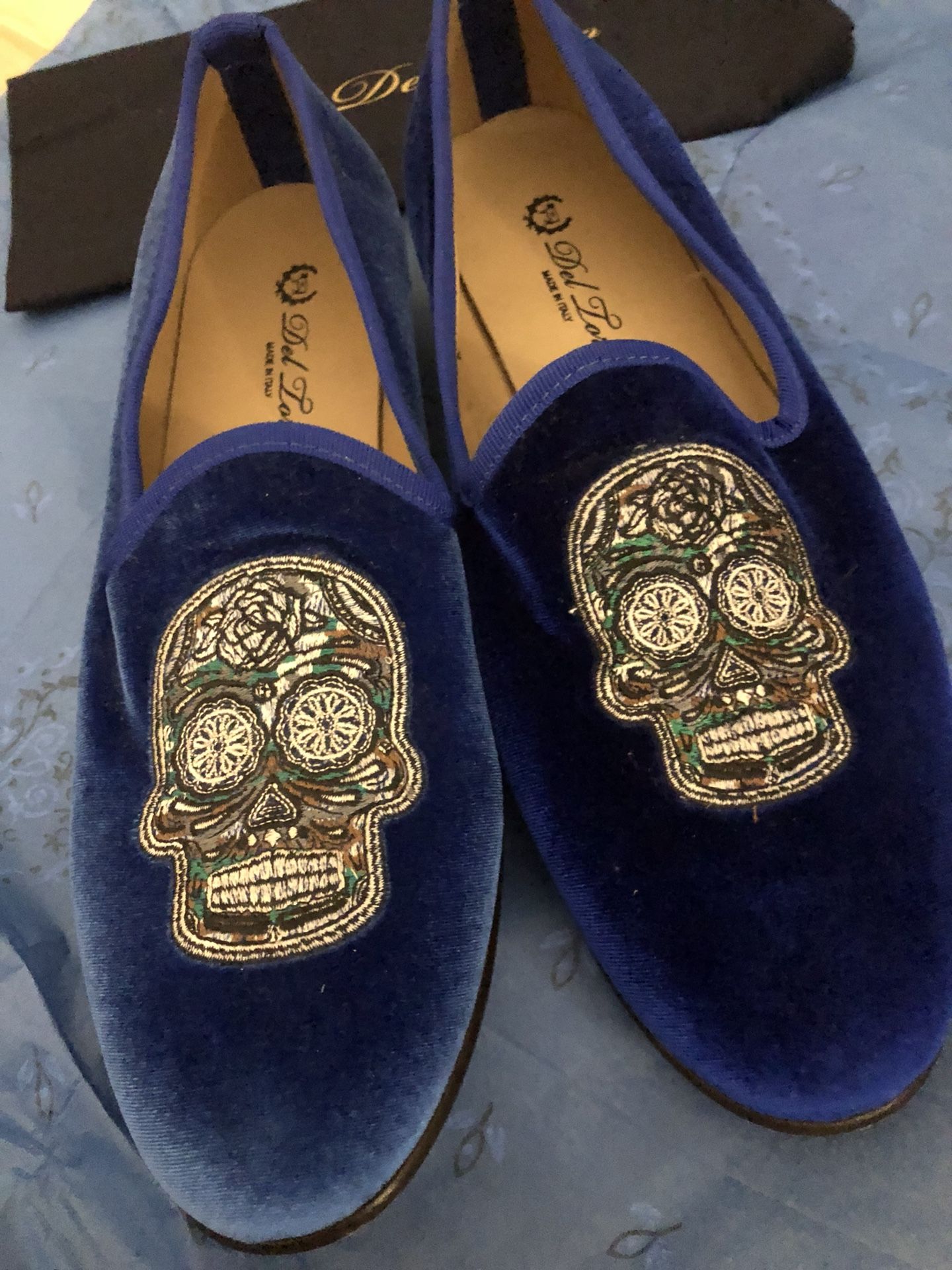 Del Toro Blue Velvet Skull & Bone Slipper (Size 10 1/2)