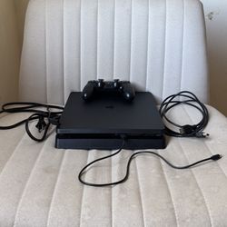 Sony PS4 Slim