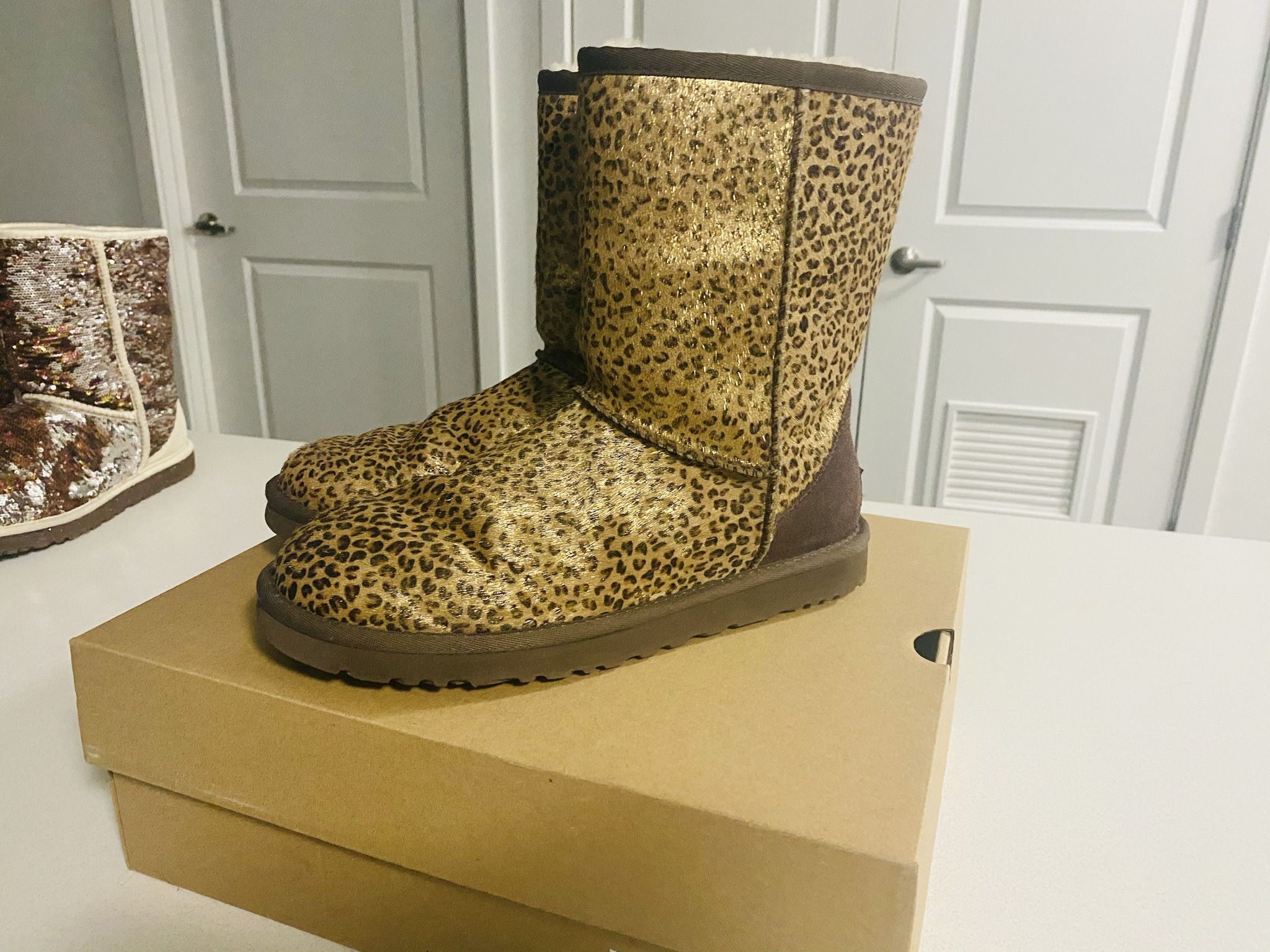 LEOPARD UGGS SIZE 8