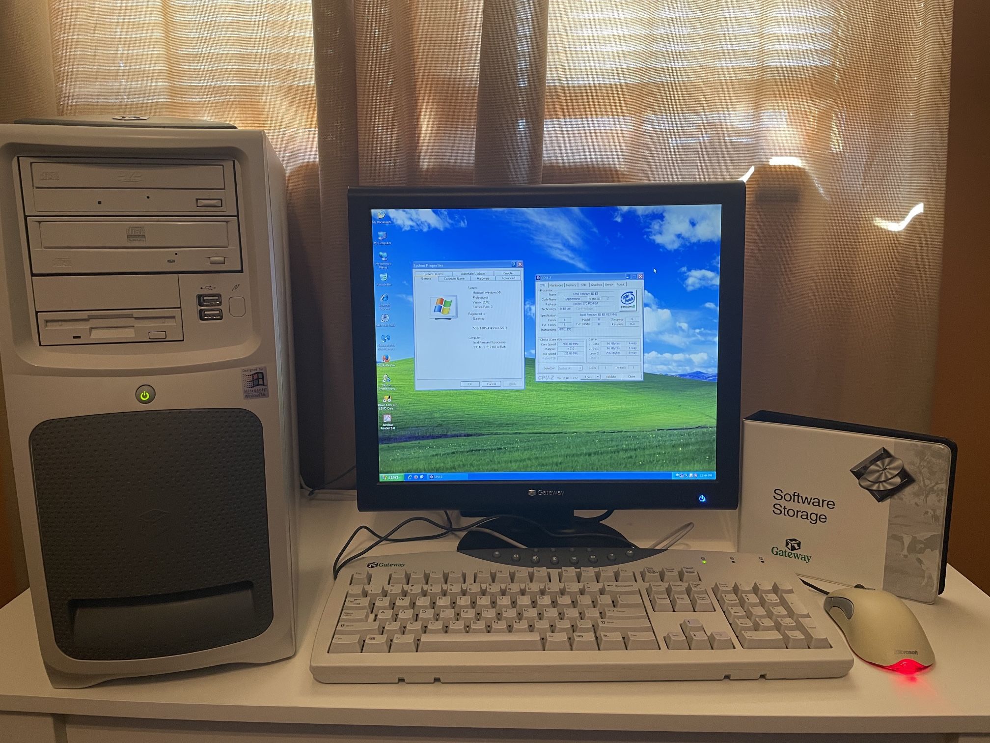 Vintage Gateway 2000 desktop & monitor