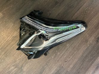 2019-25 CADILLAC XT5 RH HEADLIGHT FULL LED OEM
