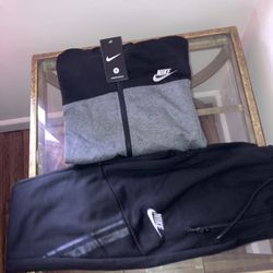 Mens Nike sweatsuits sizes sizes s,m,2x ,3x $70 each hmu 🤙✅✅🙏🏋🏿‍♂️🔥😎‼️