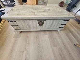 White washed wood lift top coffee table