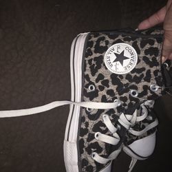 Child's Converse Like New Size 1  Please Read