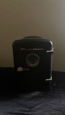 Mini fridge (6cans)