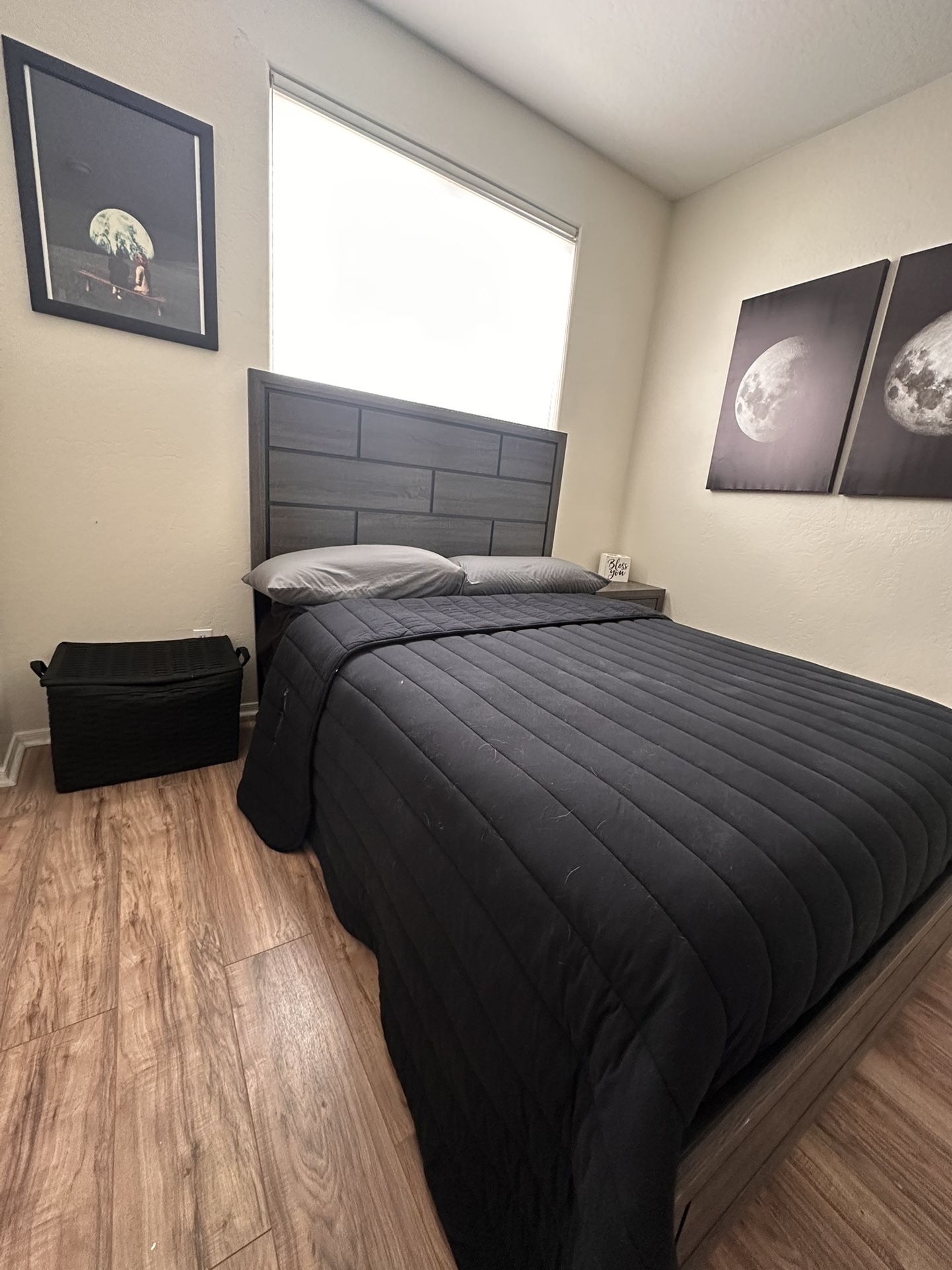 Modern Queen Bedroom Set – Bed, Nightstand, Beautyrest Mattress (Remote/Electric Adjustable Bed frame)